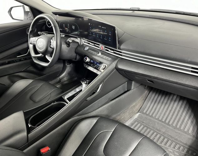 Hyundai Elantra  LUX