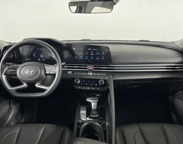 Hyundai Elantra  LUX