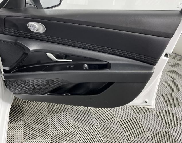 Hyundai Elantra  LUX