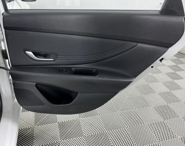 Hyundai Elantra  LUX