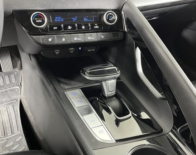 Hyundai Elantra  LUX