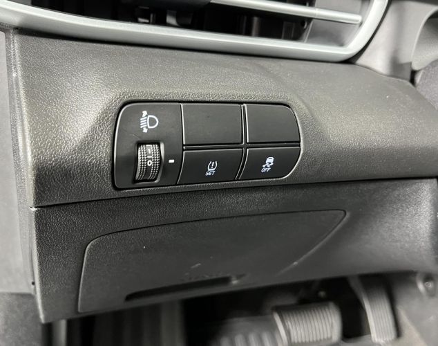 Hyundai Elantra  LUX