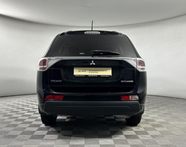Mitsubishi Outlander  Invite