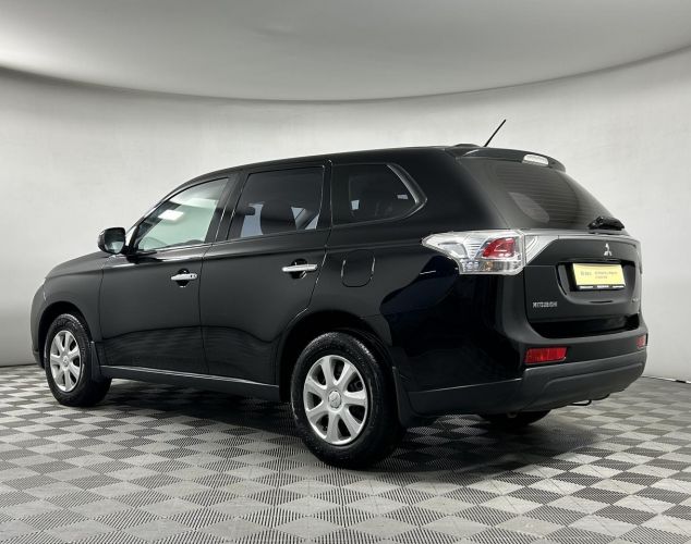 Mitsubishi Outlander  Invite