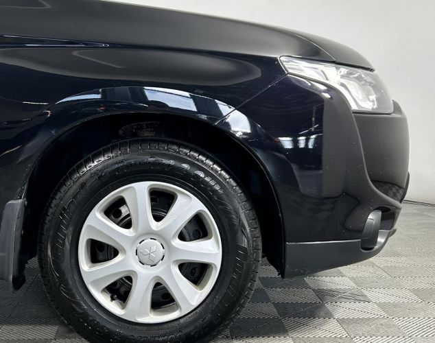 Mitsubishi Outlander  Invite