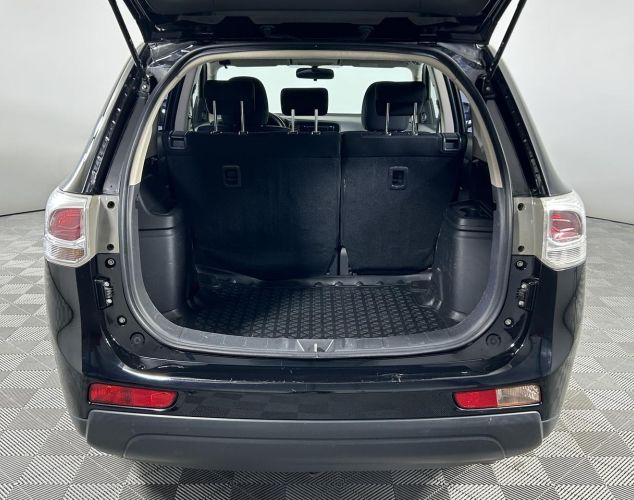 Mitsubishi Outlander  Invite