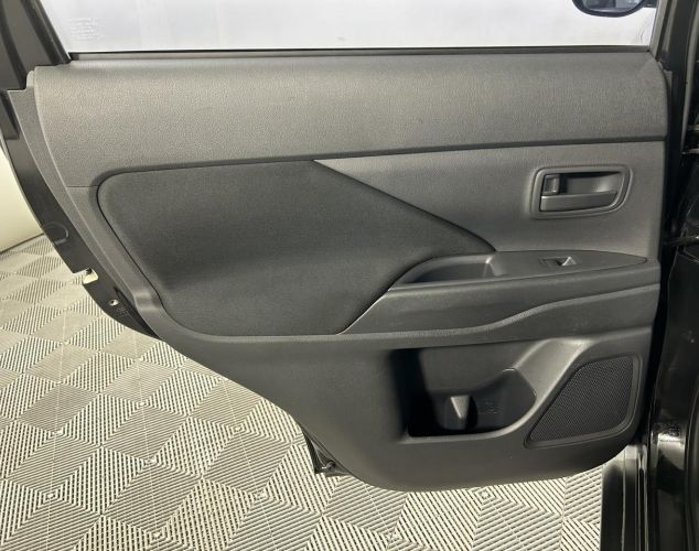 Mitsubishi Outlander  Invite