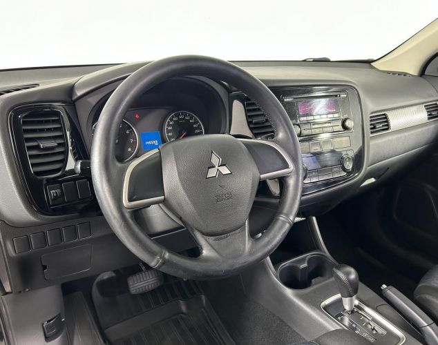 Mitsubishi Outlander  Invite