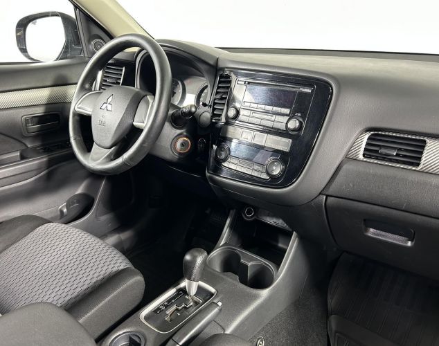 Mitsubishi Outlander  Invite