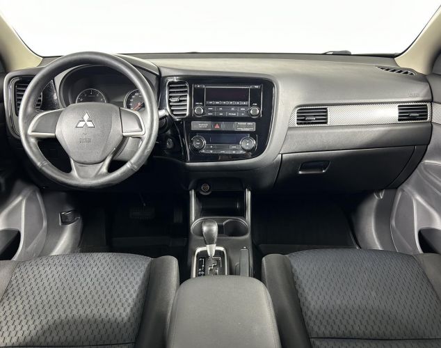 Mitsubishi Outlander  Invite