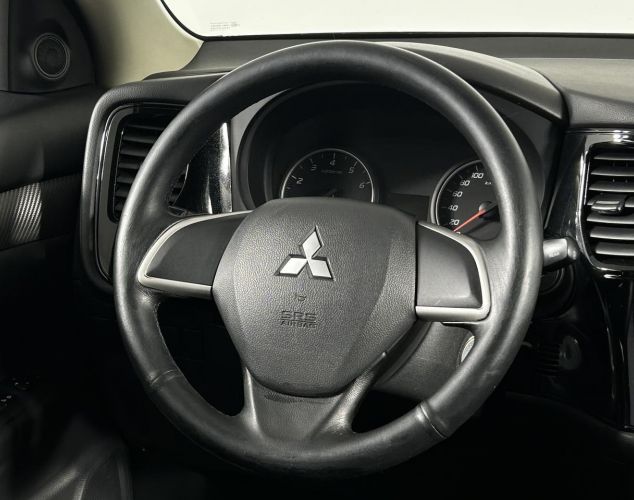 Mitsubishi Outlander  Invite