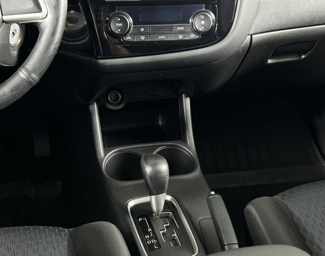 Mitsubishi Outlander  Invite