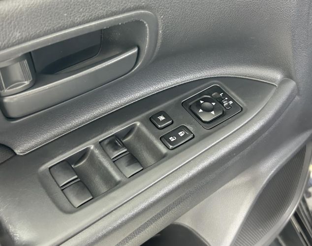 Mitsubishi Outlander  Invite