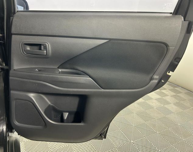 Mitsubishi Outlander  Invite