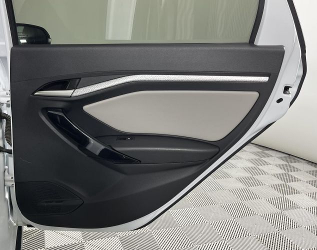 LADA (ВАЗ) Vesta  Luxe + P3 + R16