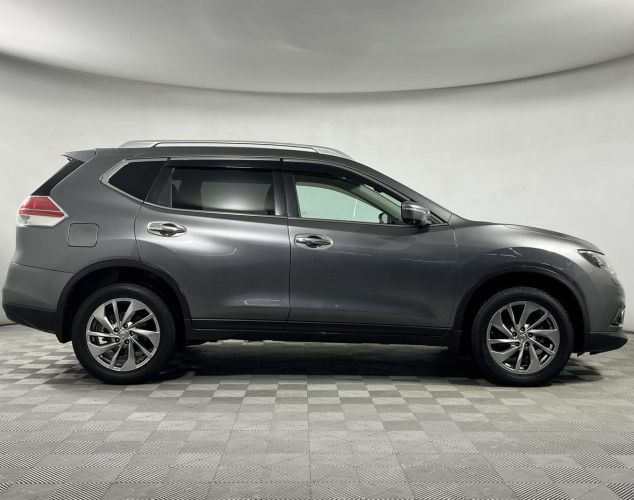 Nissan X-Trail  SE