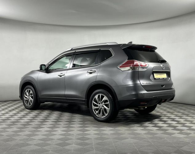 Nissan X-Trail  SE