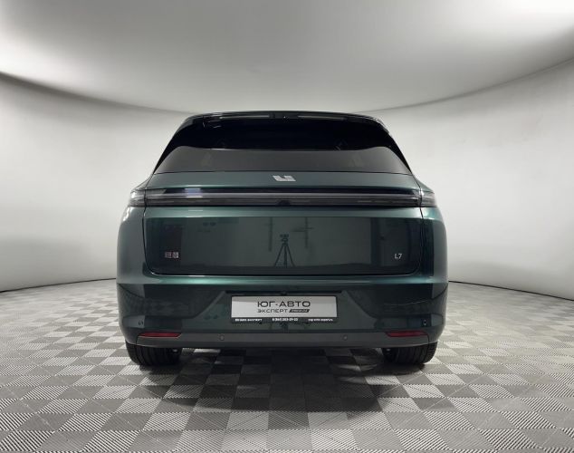 LiXiang (Li Auto) L7  
