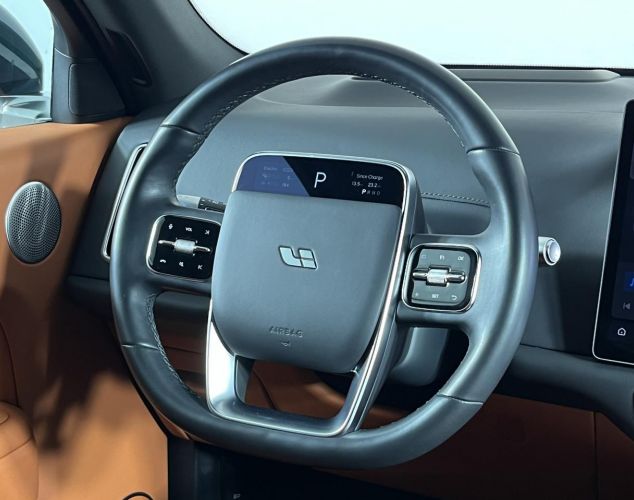 LiXiang (Li Auto) L7  