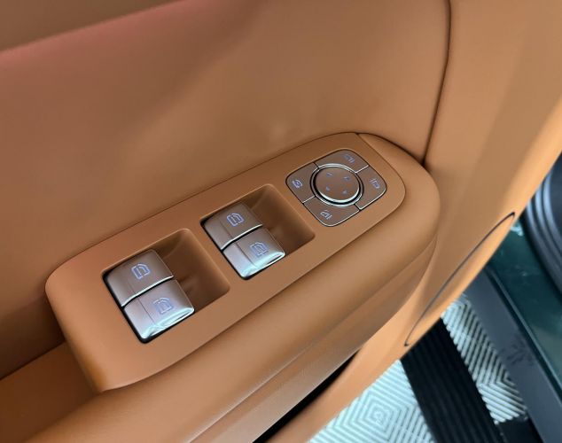 LiXiang (Li Auto) L7  