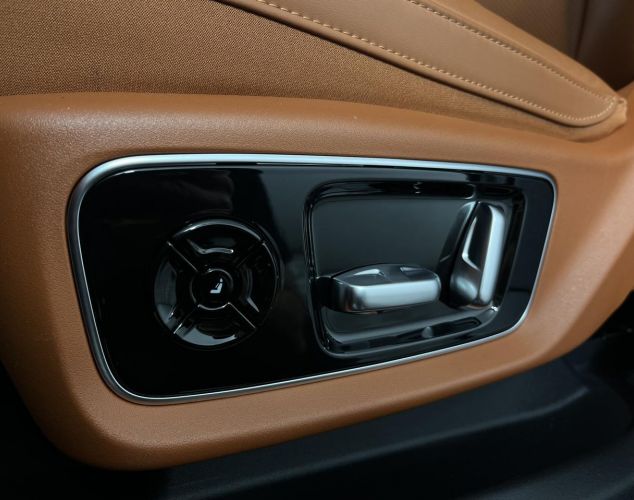 LiXiang (Li Auto) L7  