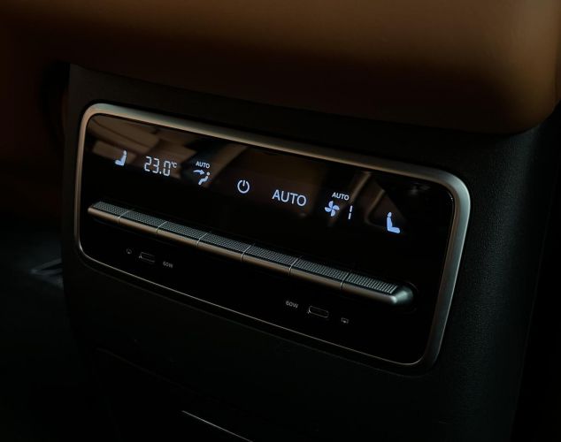 LiXiang (Li Auto) L7  