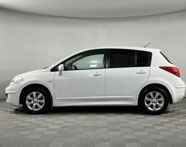 Nissan Tiida  Base