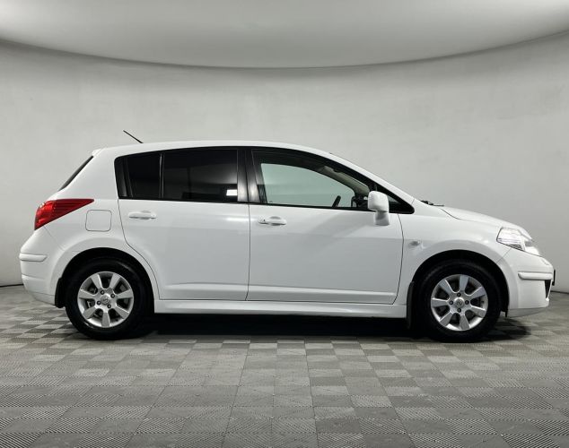 Nissan Tiida  Base