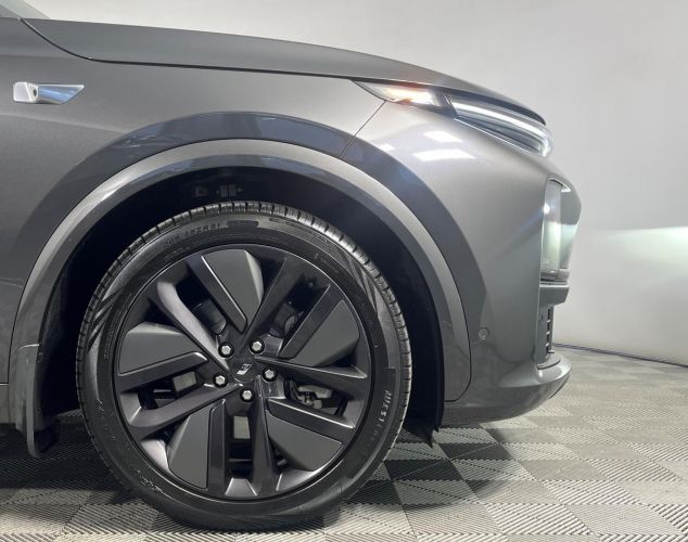 LiXiang (Li Auto) L7  