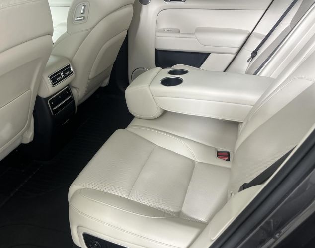 LiXiang (Li Auto) L7  