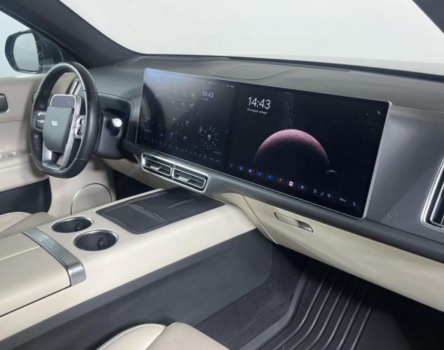 LiXiang (Li Auto) L7  