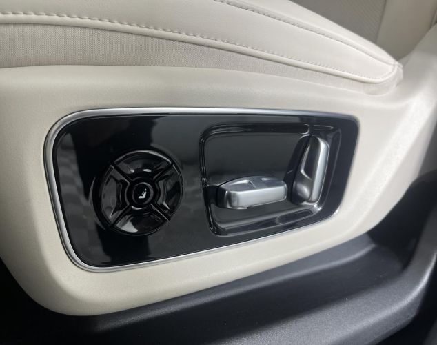 LiXiang (Li Auto) L7  