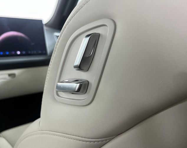 LiXiang (Li Auto) L7  