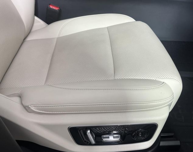 LiXiang (Li Auto) L7  