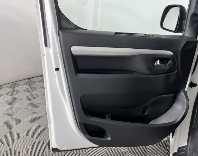 Peugeot Traveller  Business VIP