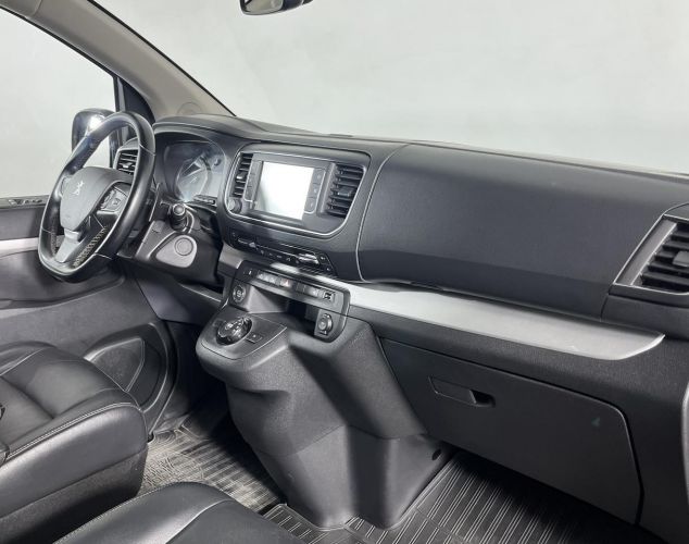 Peugeot Traveller  Business VIP