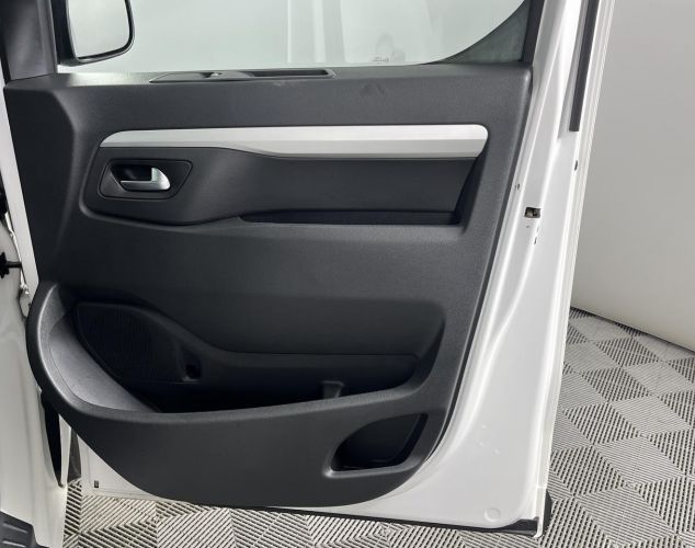 Peugeot Traveller  Business VIP