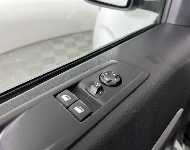 Peugeot Traveller  Business VIP