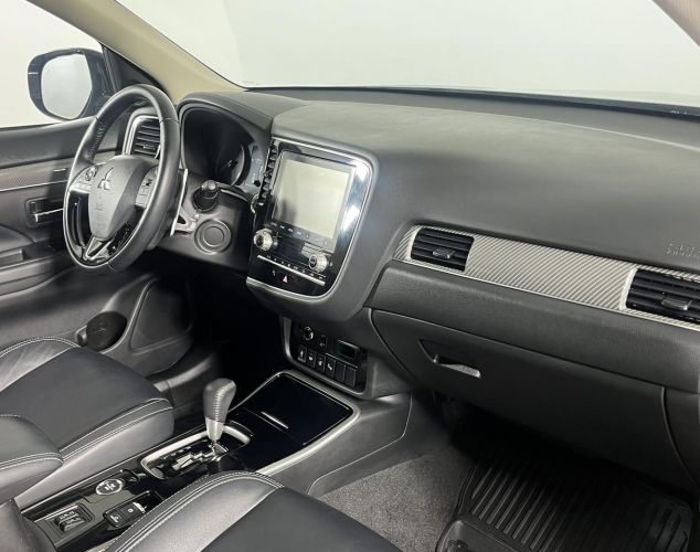 Mitsubishi Outlander  Instyle 4WD