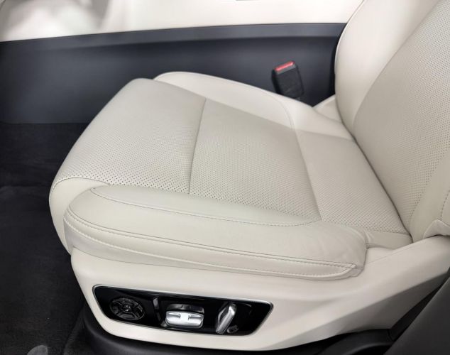 LiXiang (Li Auto) L7  