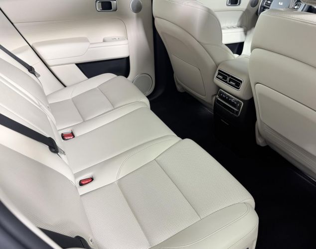 LiXiang (Li Auto) L7  