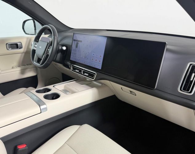 LiXiang (Li Auto) L7  