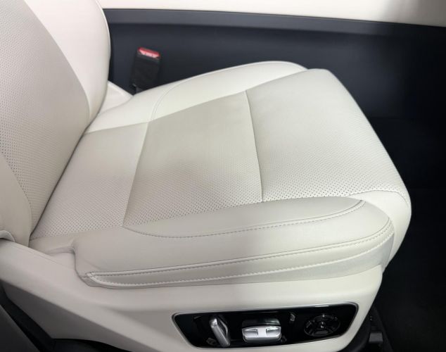 LiXiang (Li Auto) L7  