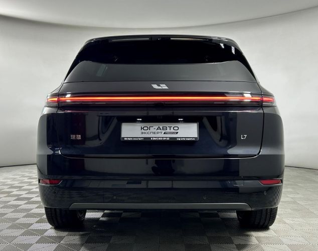 LiXiang (Li Auto) L7  