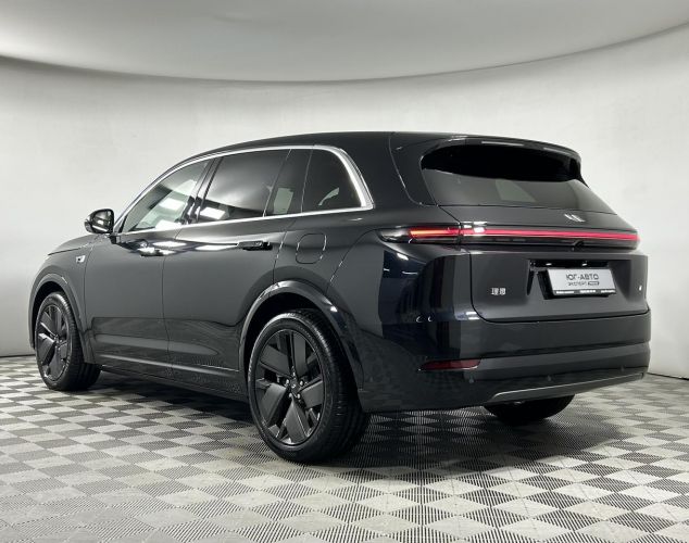 LiXiang (Li Auto) L7  