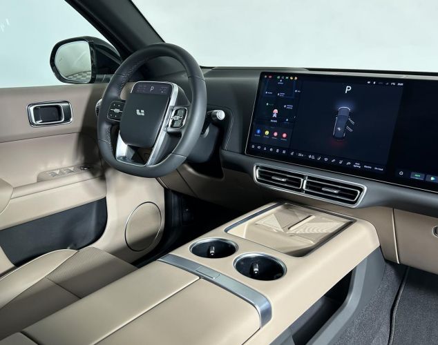 LiXiang (Li Auto) L7  