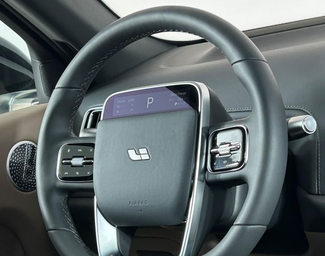 LiXiang (Li Auto) L7  