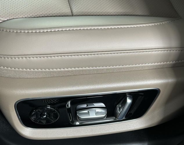 LiXiang (Li Auto) L7  