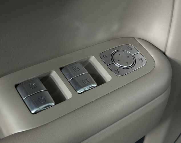 LiXiang (Li Auto) L7  