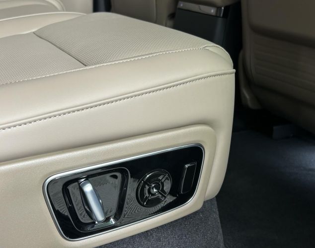 LiXiang (Li Auto) L7  